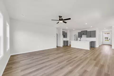 Living - 174 Westfield Cir, Conway, SC 29526 photo 3 of 3