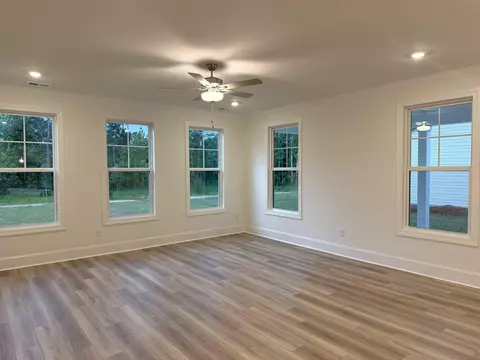 Living - 174 Westfield Cir, Conway, SC 29526 photo 2 of 3