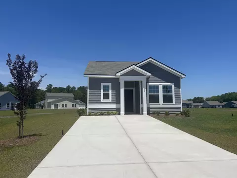 724 Huelva St, Loris, SC 29569