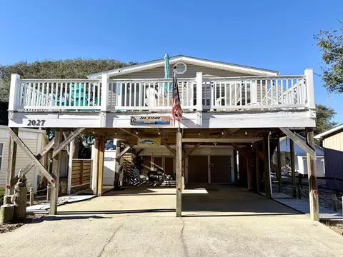 2027 Lark Dr, Surfside Beach, SC 29575