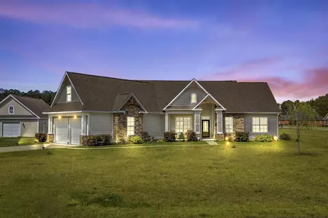 687 Tiger Paw Rd, Loris, SC 29569
