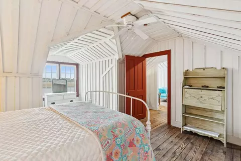 Bedroom - 44 Hook Dr, Pawleys Island, SC 29585 photo 10 of 17