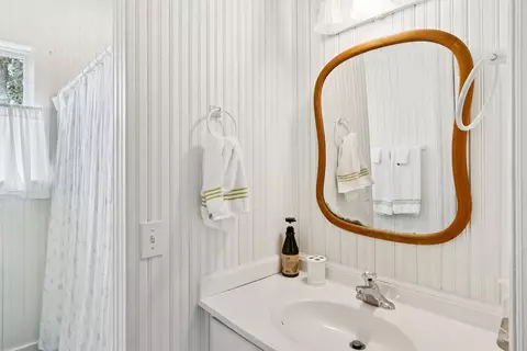 Bath - 44 Hook Dr, Pawleys Island, SC 29585 photo 7 of 9