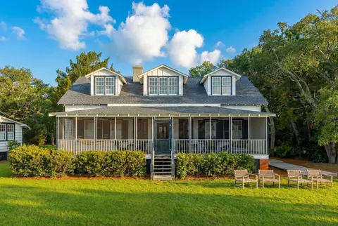 44 Hook Dr, Pawleys Island, SC 29585