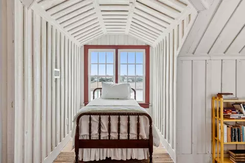 Bedroom - 44 Hook Dr, Pawleys Island, SC 29585 photo 12 of 17