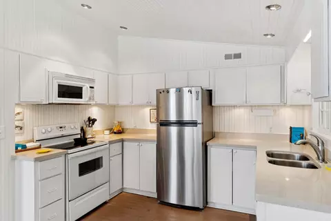 Kitchen - 44 Hook Dr, Pawleys Island, SC 29585 photo 4 of 6