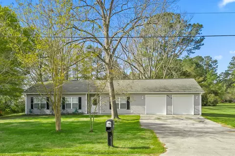 4650 Holly St, Loris, SC 29569