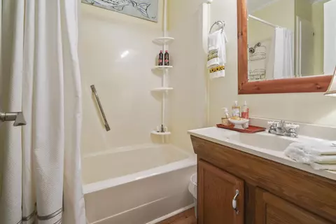 Bath - 417 Frederick Dr, Georgetown, SC 29440 photo 1 of 3