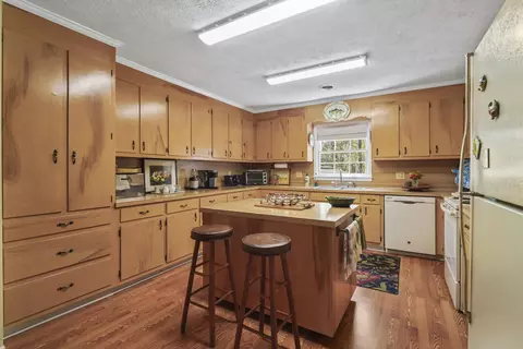 Kitchen - 417 Frederick Dr, Georgetown, SC 29440 photo 2 of 5