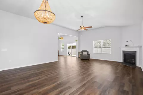 Living - 418 Archer Ct, Conway, SC 29526 photo 2 of 8