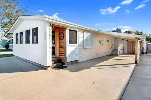 465 Sandpebble Dr, Surfside Beach, SC 29575