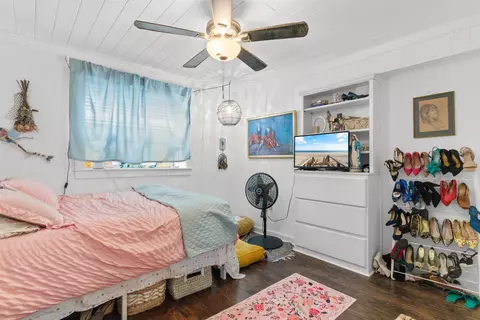 Bedroom - 519 3rd Ave S, Surfside Beach, SC 29575 photo 3 of 10