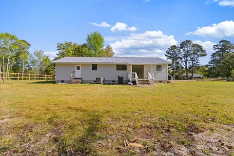 Exterior - 1825 Bluff Rd, Marion, SC 29571 photo 3 of 5