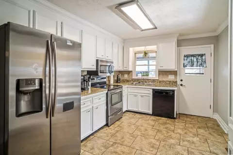 Kitchen - 328 16th Ave S, Surfside Beach, SC 29575 photo 1 of 2