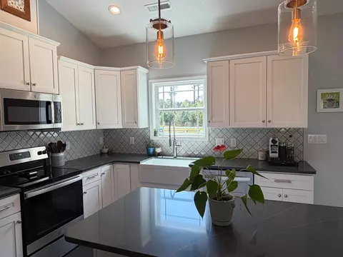 Kitchen - 1066 Fox Bay Rd, Loris, SC 29569 photo 3 of 7