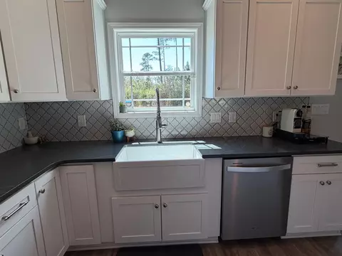 Kitchen - 1066 Fox Bay Rd, Loris, SC 29569 photo 7 of 7