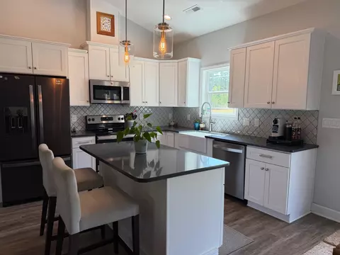 Kitchen - 1066 Fox Bay Rd, Loris, SC 29569 photo 6 of 7