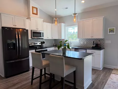 Kitchen - 1066 Fox Bay Rd, Loris, SC 29569 photo 2 of 7