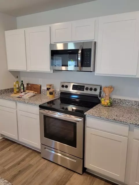 Kitchen - 1064 Cherrystone Loop, Conway, SC 29526 photo 2 of 3