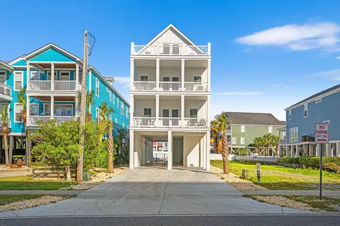 1211 N Waccamaw Dr, Murrells Inlet, SC 29576