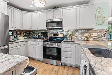 Kitchen - 1640 Hack Ct, Surfside Beach, SC 29575 photo 4 of 4