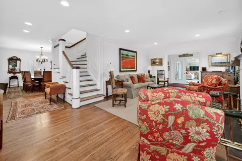 Living - 331 E Bay St, Georgetown, SC 29440 photo 2 of 3