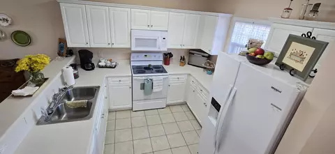 Kitchen - 300 Kiskadee Loop #D, Conway, SC 29526 photo 2 of 3