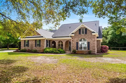 31 Spicebush Ln, Pawleys Island, SC 29585