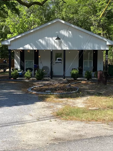 905 Lakeside Dr, Georgetown, SC 29440