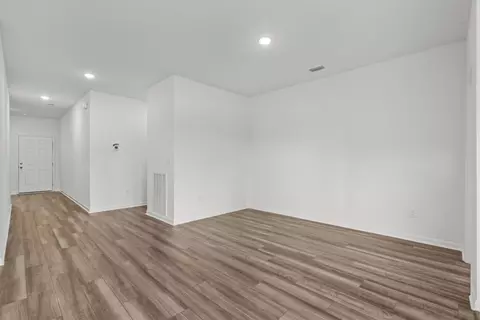 Living - 498 Castillo Dr, Loris, SC 29569 photo 2 of 5