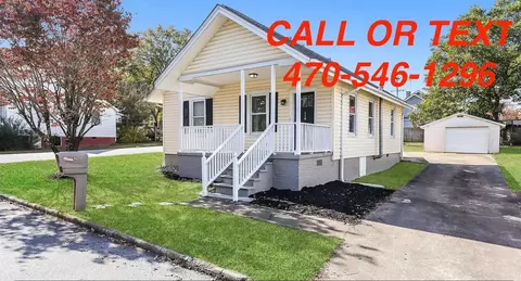 211 S 4th St, Central, SC 29630