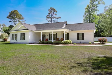 3200 Bryant St, Loris, SC 29569