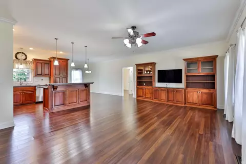Living - 813 Sisters Rd, Loris, SC 29569 photo 1 of 2