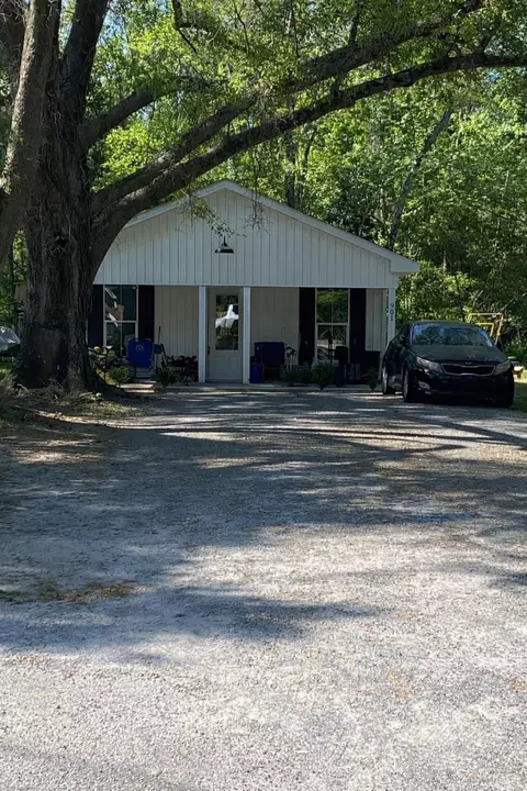 901 Lakeside Dr, Georgetown, SC 29440