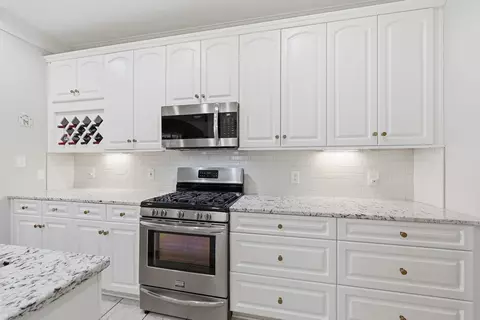 Kitchen - 3379 Shadow Moss Ln, Murrells Inlet, SC 29576 photo 5 of 8