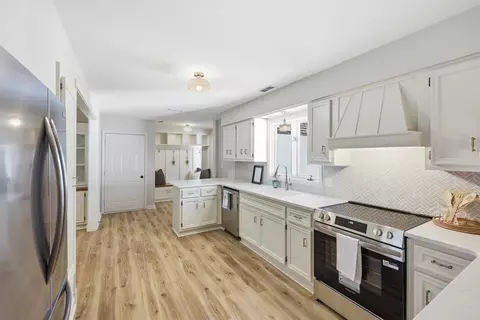 Kitchen - 910 Second Ave, Georgetown, SC 29440 photo 1 of 2
