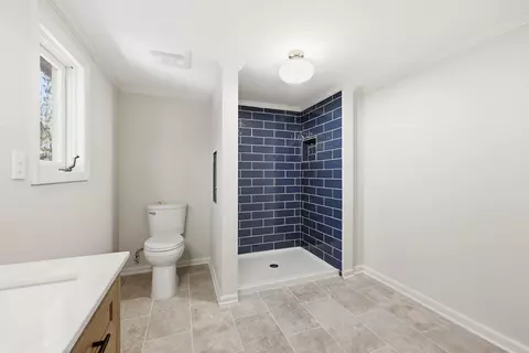 Bath - 910 Second Ave, Georgetown, SC 29440 photo 2 of 5