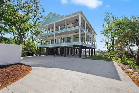 600 Elizabeth Dr, Murrells Inlet, SC 29576