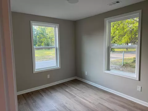 512 E Liberty St, Marion, SC 29571 photo 2