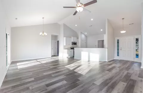 Living - 65 Bennington Ct, Georgetown, SC 29440 photo 2 of 4