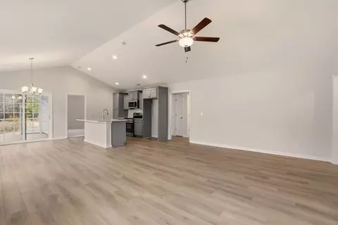 Living - 55 Bennington Ct, Georgetown, SC 29440 photo 1 of 3