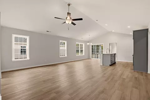 Living - 55 Bennington Ct, Georgetown, SC 29440 photo 2 of 3