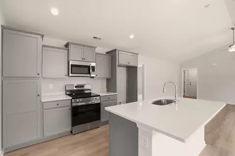 Kitchen - 55 Bennington Ct, Georgetown, SC 29440 photo 2 of 2