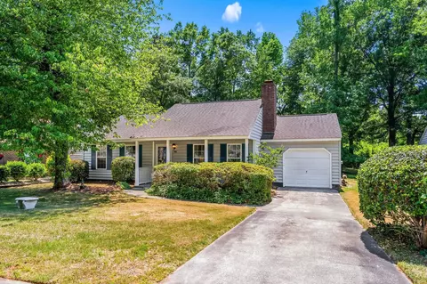 108 Woodlake Dr, Murrells Inlet, SC 29576