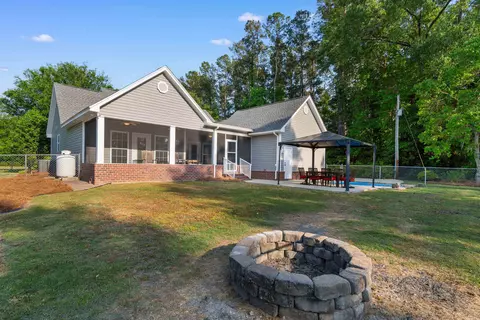 1884 Clarence Dr, Andrews, SC 29510