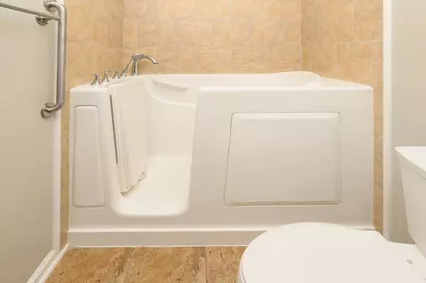 Bath - 195 Sutter Dr, Surfside Beach, SC 29575 photo 2 of 4