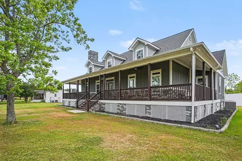 942 Meadow Dr, Loris, SC 29569