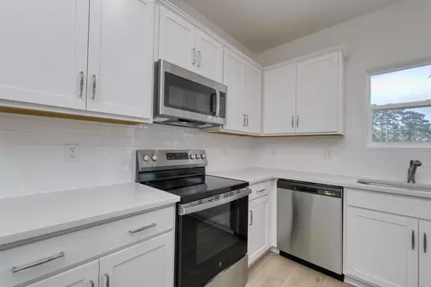 Kitchen - 172 Bolsin Ct, Conway, SC 29526 photo 6 of 6