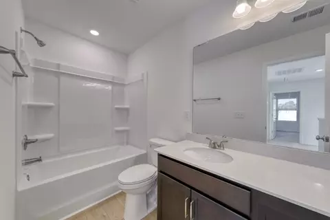 Bath - 172 Bolsin Ct, Conway, SC 29526 photo 4 of 4