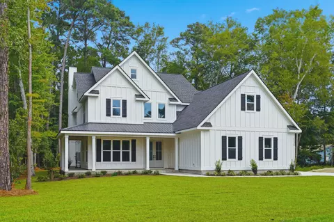 1120 Crooked Oak Dr, Pawleys Island, SC 29585